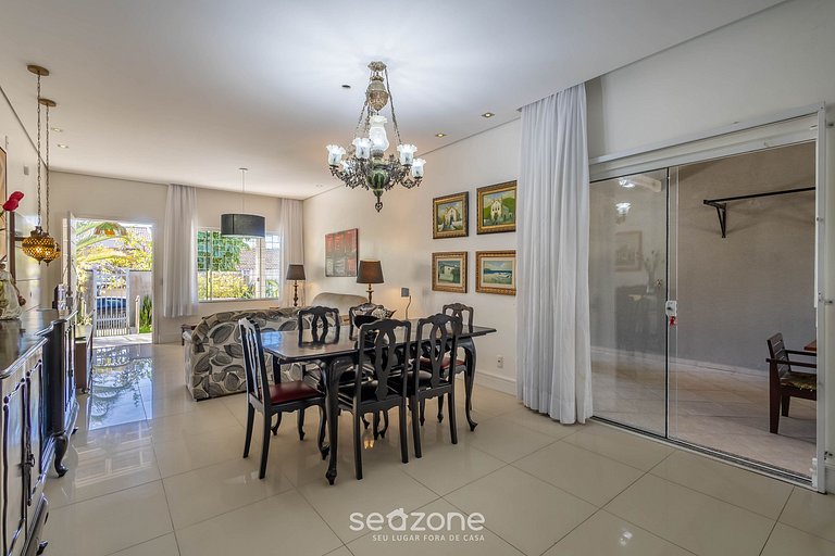 Casa 2Q c/ piscina e churrasqueira em Penha TZS210