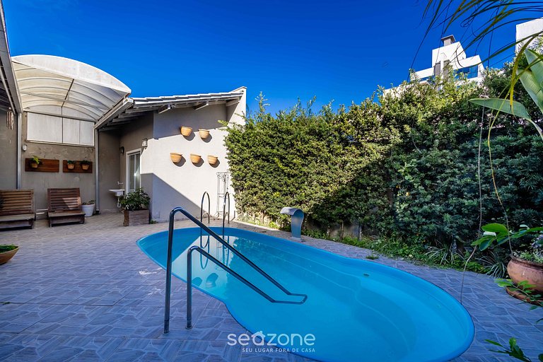 Casa 2Q c/ piscina e churrasqueira em Penha TZS210