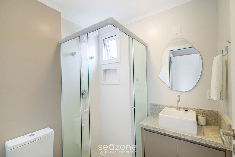 Apto con parrilla a 230m de la playa AYR0202