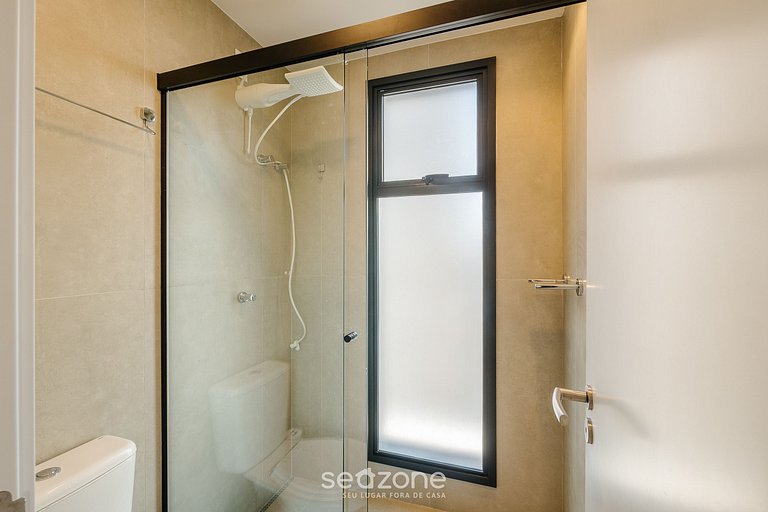 Moderno c/ piscina próx. à praia LIV0512
