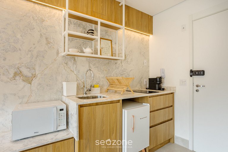 Estúdio em Cond. c/ Piscina no Paraíso ZAH0811