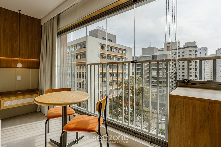 Estúdio em Cond. c/ Piscina no Paraíso ZAH0811