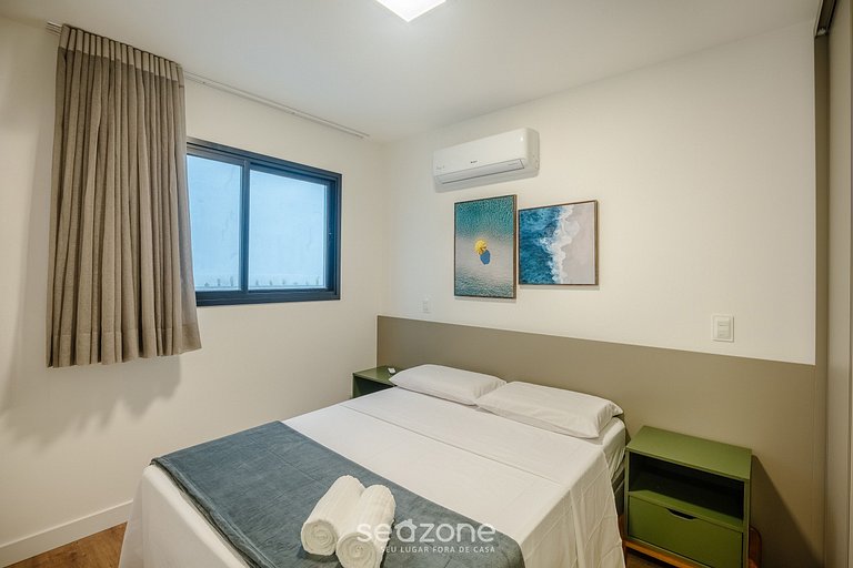 Apartamento c/ Sacada a 300m da Praia EEP0901