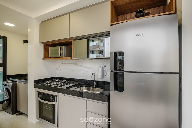 Apartamento c/ Sacada a 300m da Praia EEP0901