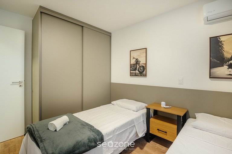 Apartamento c/ Sacada a 300m da Praia EEP0901