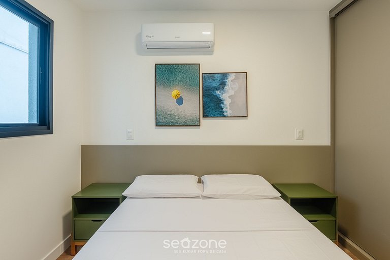 Apartamento c/ Sacada a 300m da Praia EEP0901