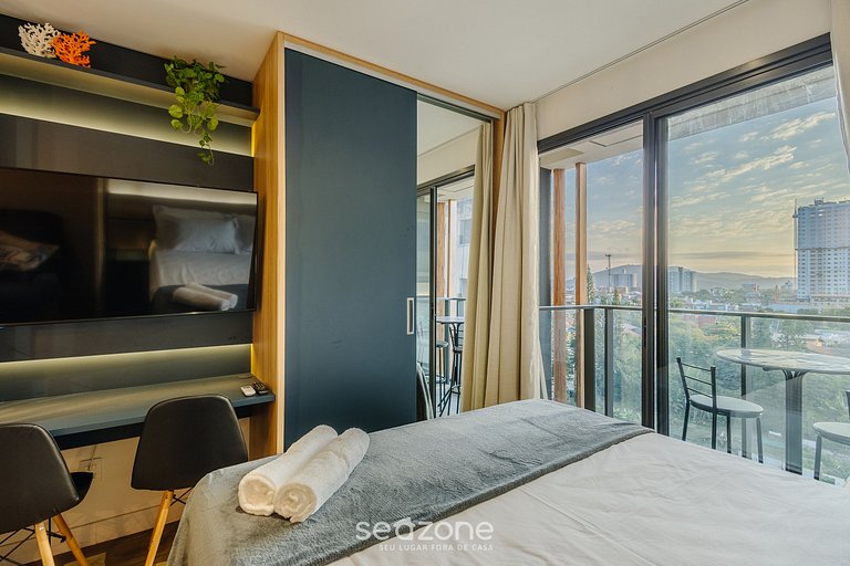 Estúdio c/ Varanda e Vista Lateral Mar PSO0808