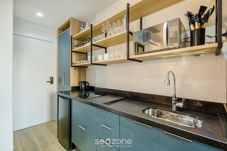 Estudio con balcón y vista lateral al mar PSO0808