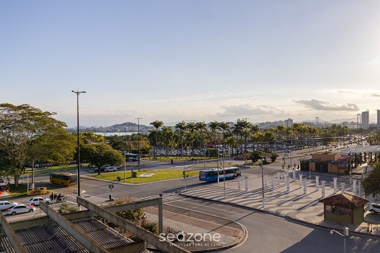 Apto completo no Centro de Floripa EJO0305