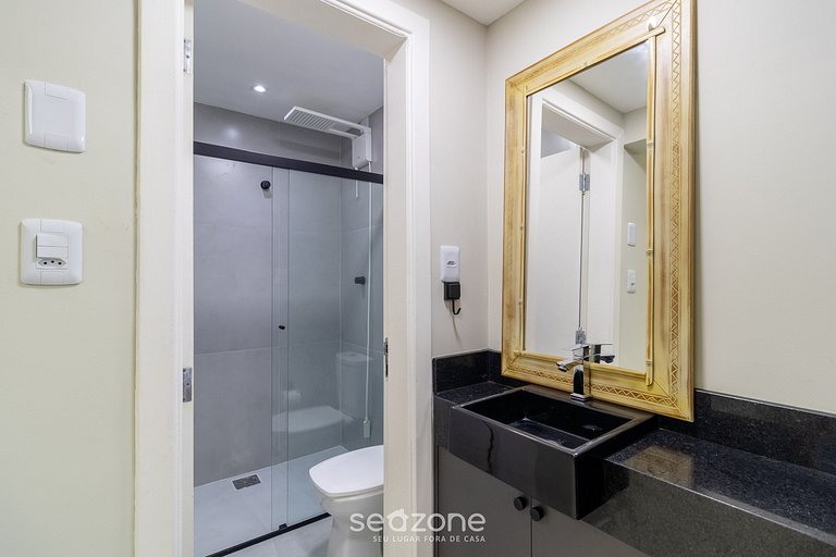 Apto completo no Centro de Floripa EJO0305