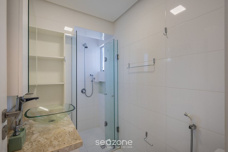 Apto c/ garaje y 2 hab a 60 m de la playa ACO1103