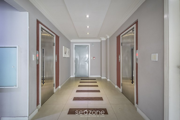 Apto c/ garagem e 2 Quartos a 60m da Praia ACO1103