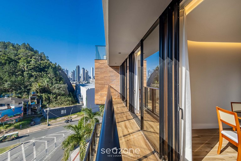 Apto c/ balcón en condo. c/ piscina en BC TSO0311