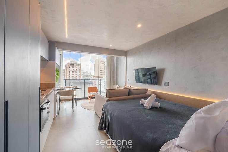 Apto perto da praia em cond. c/ piscina - LIV1006