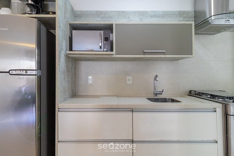 Apto c/ Churrasqueira em Cond. c/ Piscina BRI0102