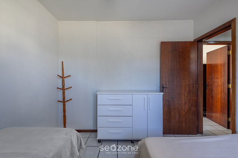 Apto novo a 3 min da praia de Bombas ERU032