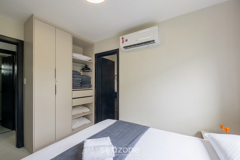 Apto em cond. c/ Piscna na Praia do Forte VLPF0103