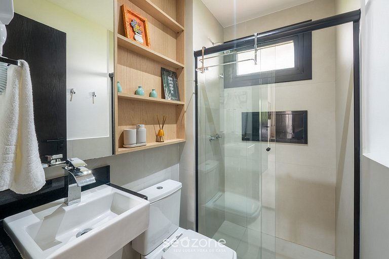 Apto em cond. c/ Piscna na Praia do Forte VLPF0103