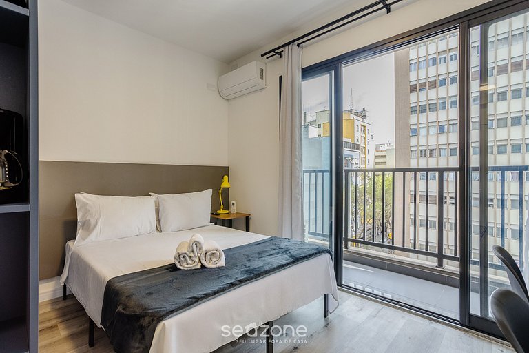 Studio c/ varanda a 450m do metrô – ENP0607