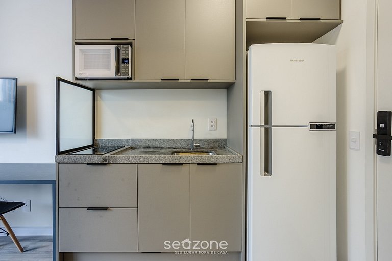 Studio c/ varanda a 450m do metrô – ENP0607