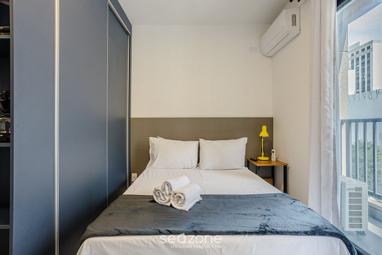 Studio c/ varanda a 450m do metrô – ENP0607