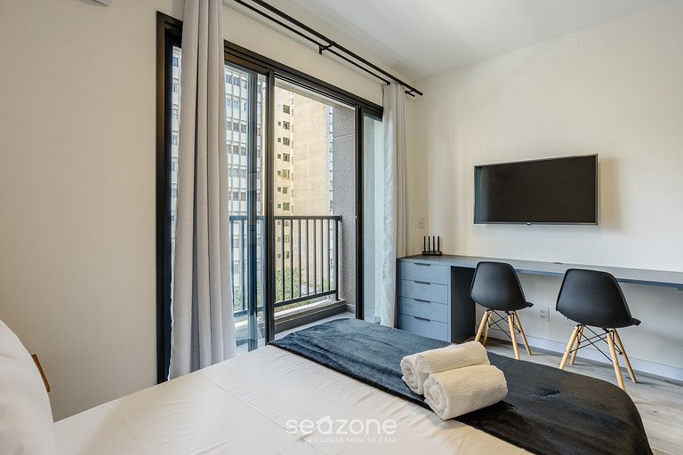 Studio c/ varanda a 450m do metrô – ENP0607