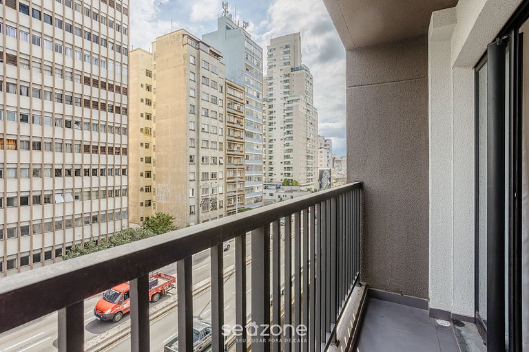 Studio c/ varanda a 450m do metrô – ENP0607