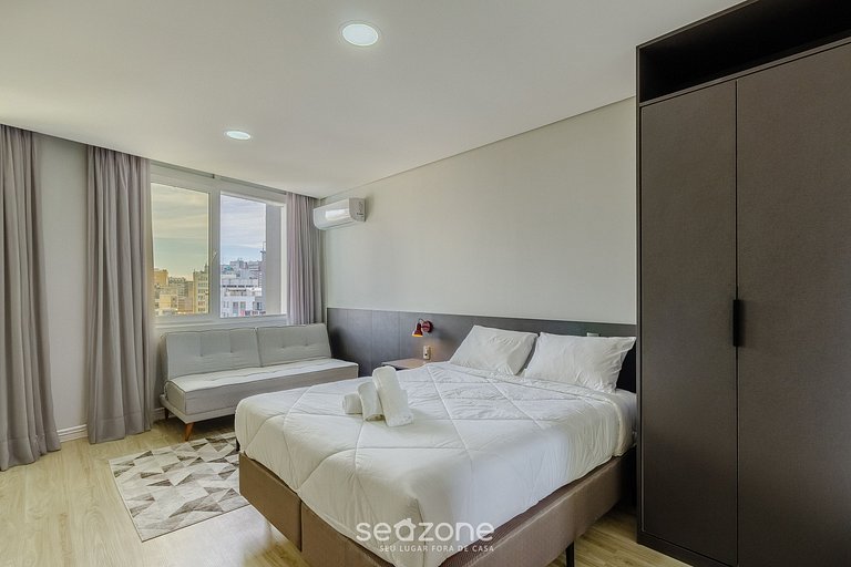 Studio em prédio c/ piscina no Centro, POA TCO1003