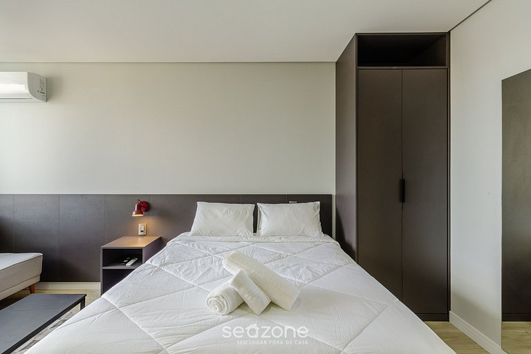 Studio em prédio c/ piscina no Centro, POA TCO1003