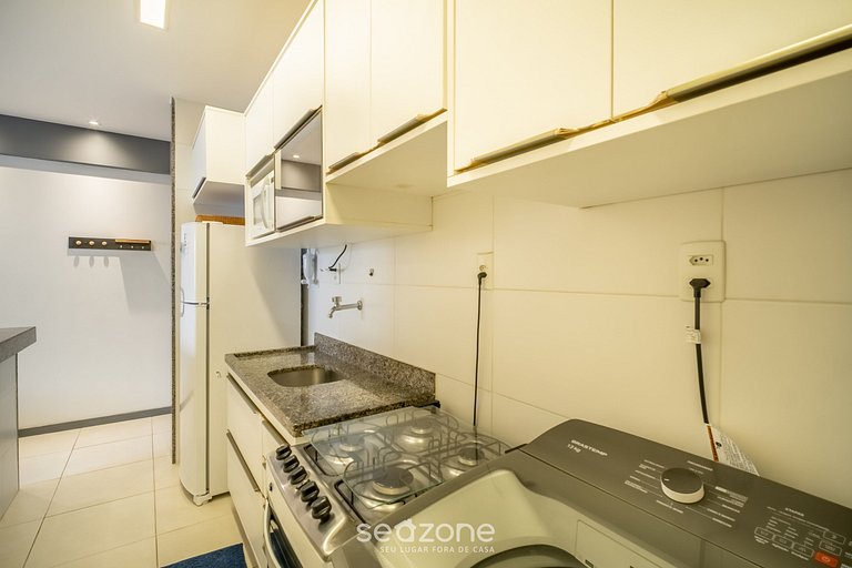 Apto em Cond. c/ Piscina e Academia STE0312