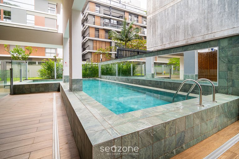 Apto novo e moderno 200m da praia de Jurerê JRR303