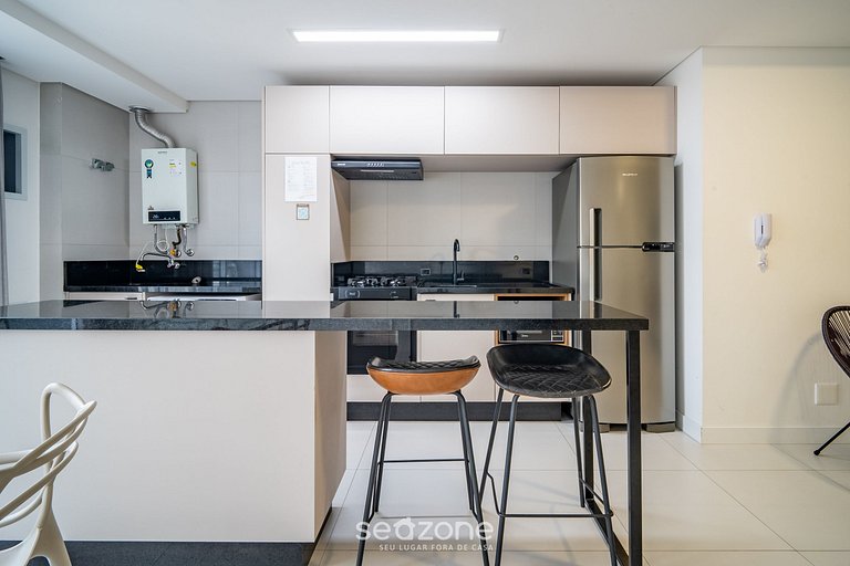 Apto novo e moderno 200m da praia de Jurerê JRR303