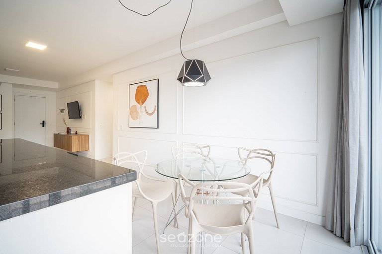 Apto novo e moderno 200m da praia de Jurerê JRR303