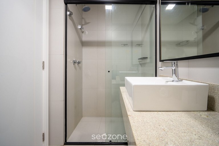 Apto nuevo y moderno a 200m de playa Jurerê JRR303