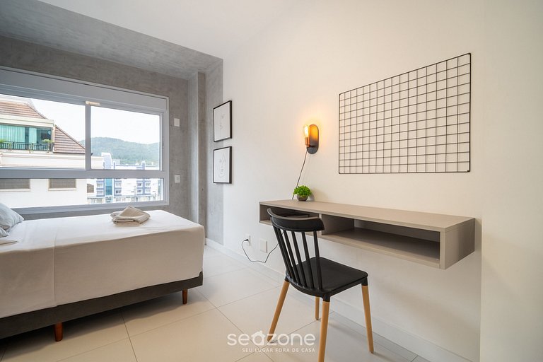 Apto novo e moderno 200m da praia de Jurerê JRR303