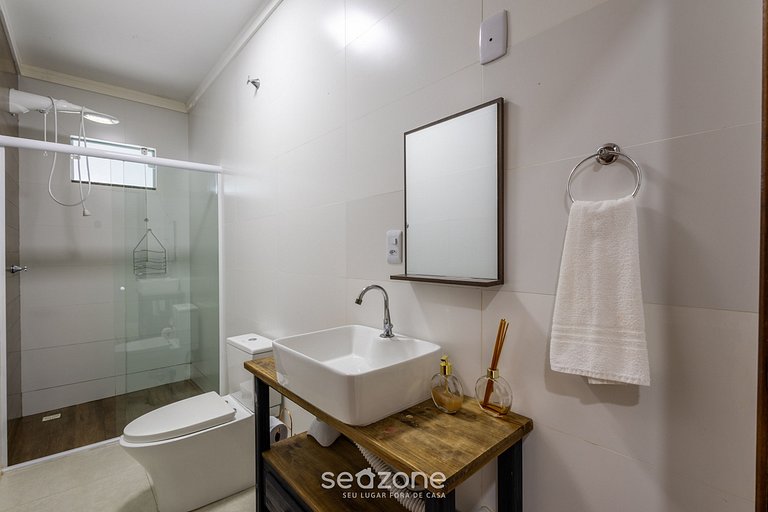 Casa con Piscina y Parrilla | 500m EKD0397