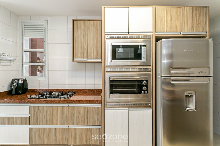 Apto de alto padrão c/ piscina e jacuzzi MHE003