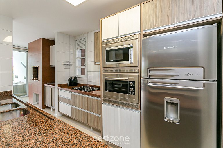 Apto de alto padrão c/ piscina e jacuzzi MHE003