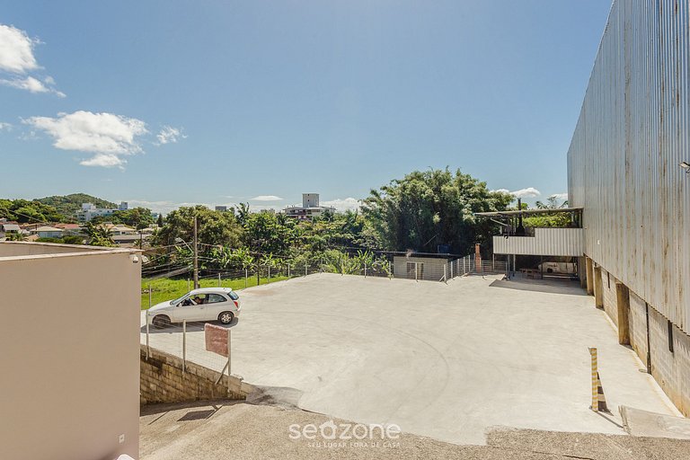 Apto charmoso a 850m da praia Jurerê JMAR004