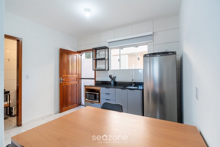 Apto charmoso a 850m da praia Jurerê JMAR004