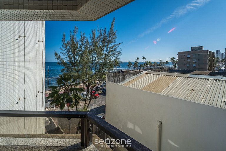 Apto c/ varanda e vista a beira-mar - IER0305