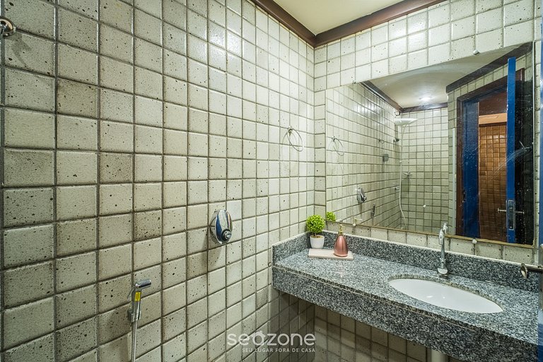 Apartamento con balcón y vista al mar - IER0305