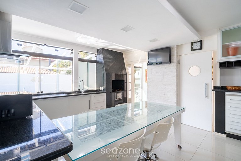 Dúplex c/piscina a 800m la playa en Jurerê DME025