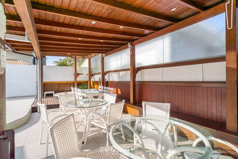 Duplex c/ piscina 800m da praia em Jurerê DME025