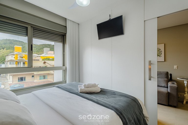 Apto c/ rooftop em Jurerê Internac. ELU0211