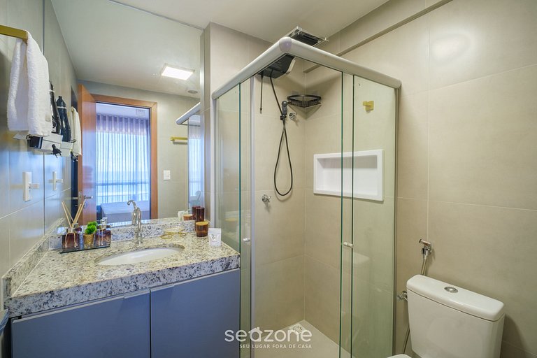 Apto em prédio c/ piscina e vista mar - RGF1211