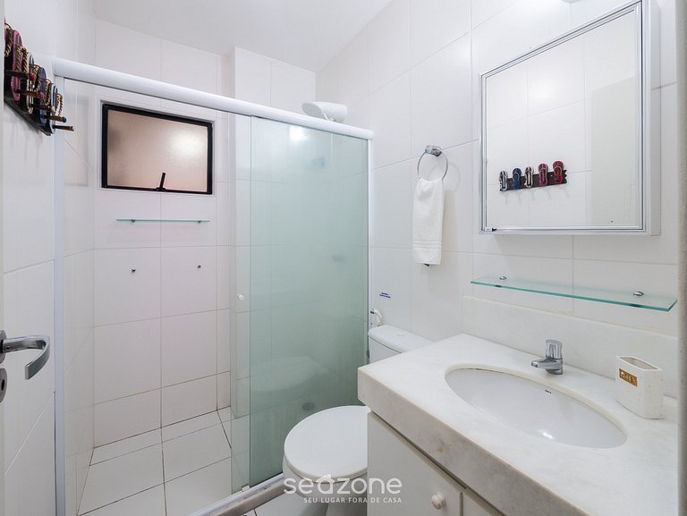 Apto em cond. beira-mar com piscina - GSH2101