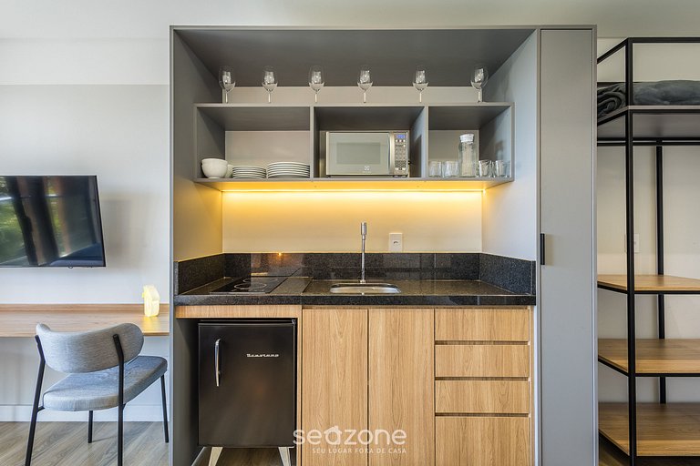 Studio c/ varanda e vista, a 50m da Praia PSO0302