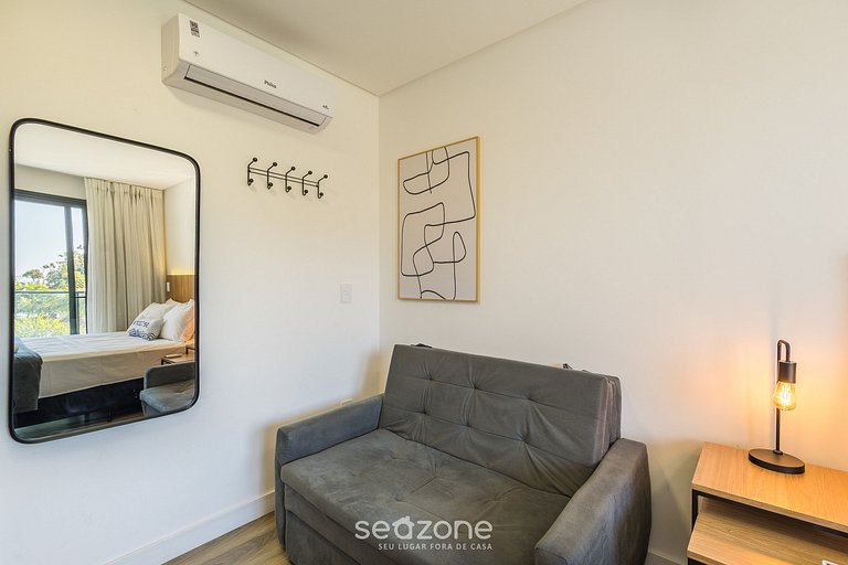 Studio c/ varanda e vista, a 50m da Praia PSO0302