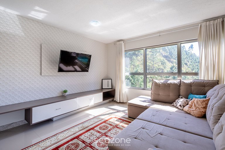 Lindo Apto em Prédio c/ Piscina MPB0034